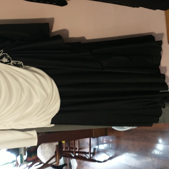 Dress - Picture 2 of 3